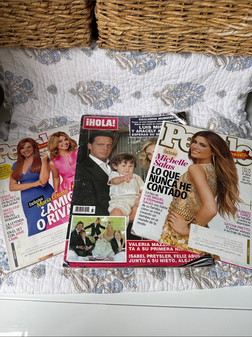 Assorted Spanish Celebrity Magazines - Colorful Covers (Blue, Pink, White, Gold)